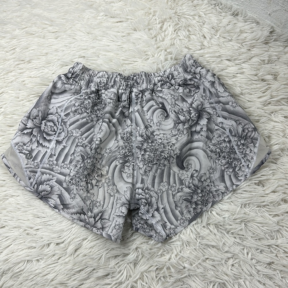 Lululemon Hotty Hot Short II *Long 4" Mini Twine White Multi / White - Picture 5 of 6